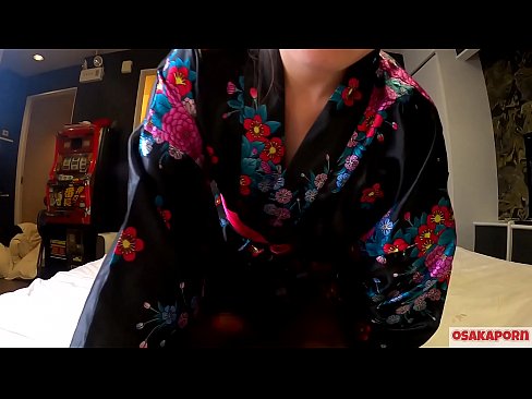 ❤️ Vajza e re cosplay pëlqen seksin deri në orgazmë me një shiringë në një kalorës dhe një blowjob. Vajzë aziatike me pidhi leshtore dhe cica të bukura me kostum tradicional japonez në video amatore që tregon masturbim me lodra qij. Sakura 3 OSAKAPORN. ❌ Video qij tek ne ❌️